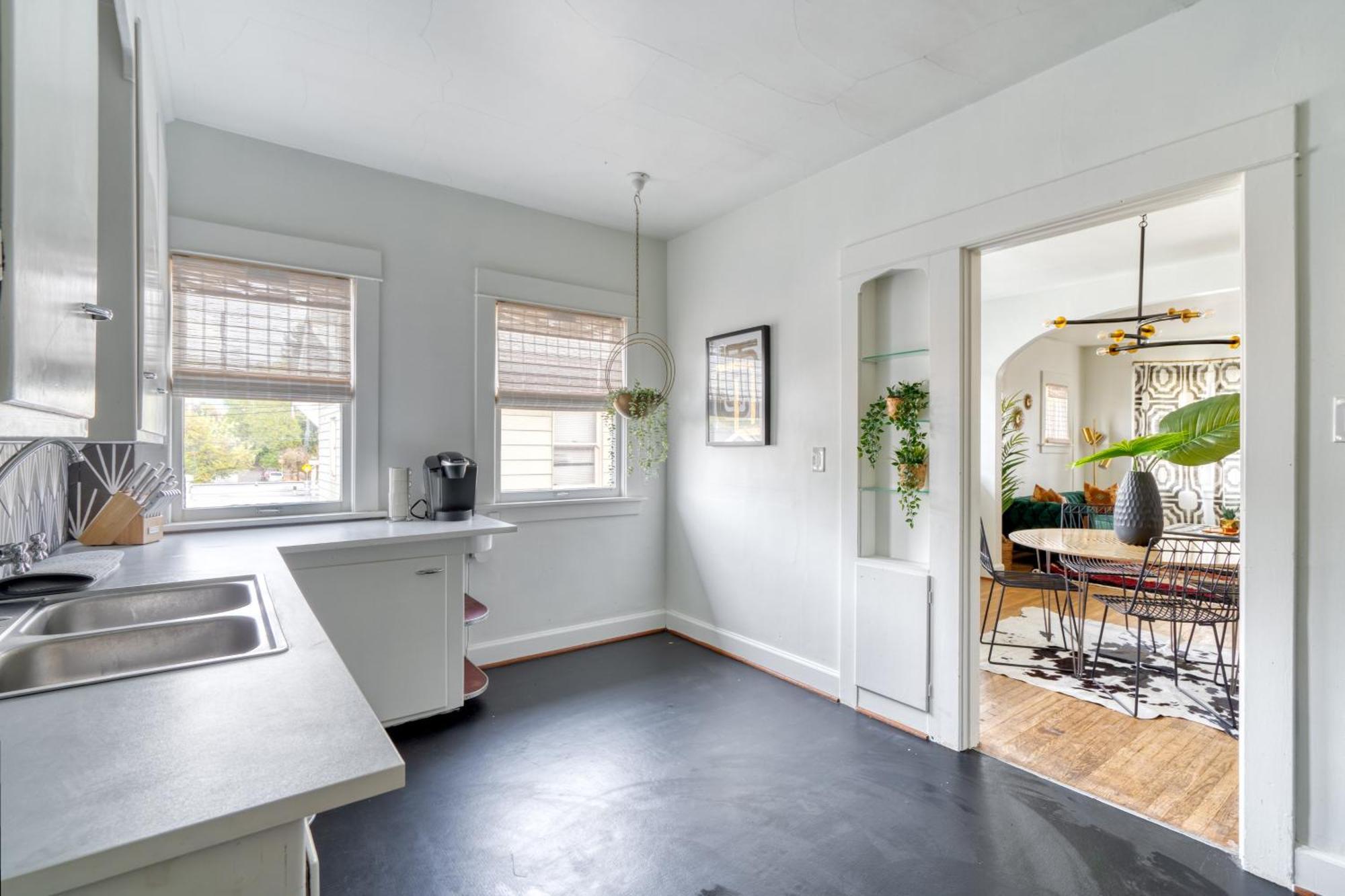 Collection - Lively 2br Old Hollywood - 92 Walkscore