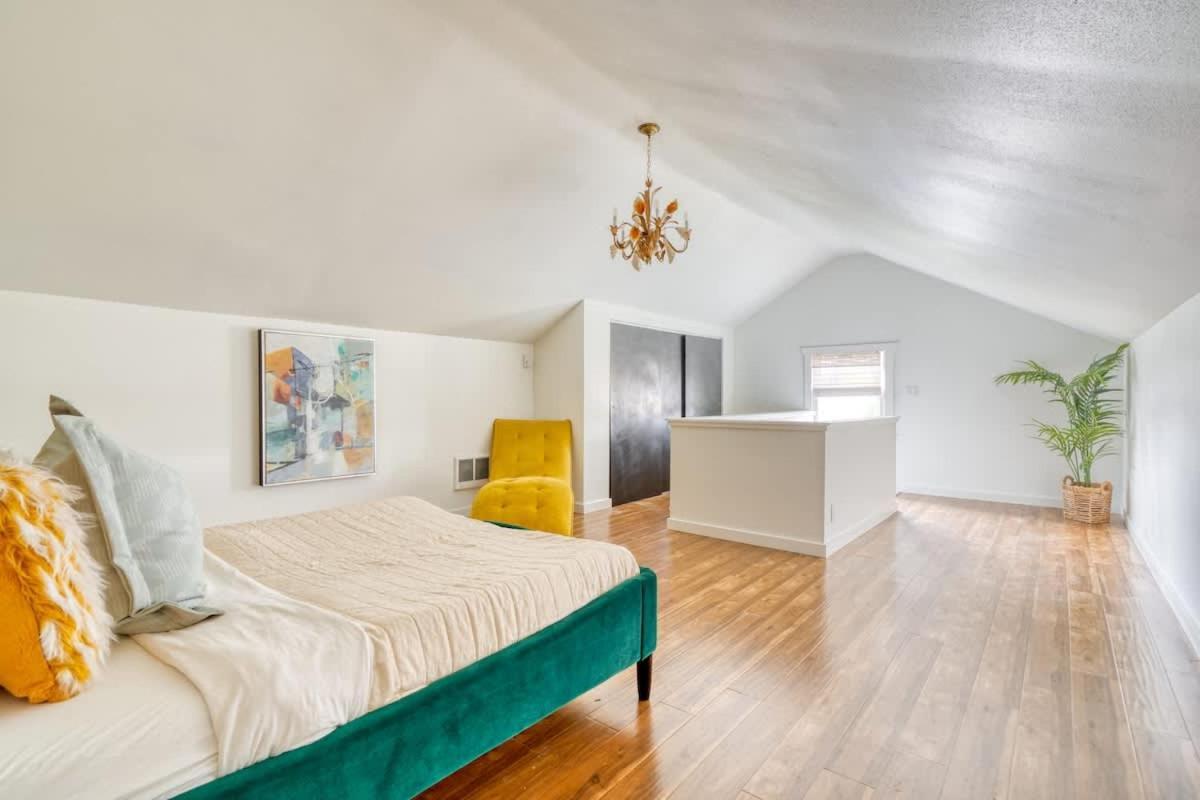 Collection - Lively 2br Old Hollywood - 92 Walkscore